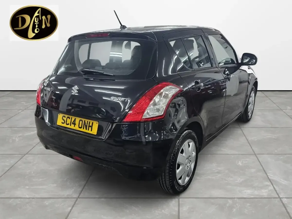 Begagnad Suzuki Swift 2014 Svart Halvkombi