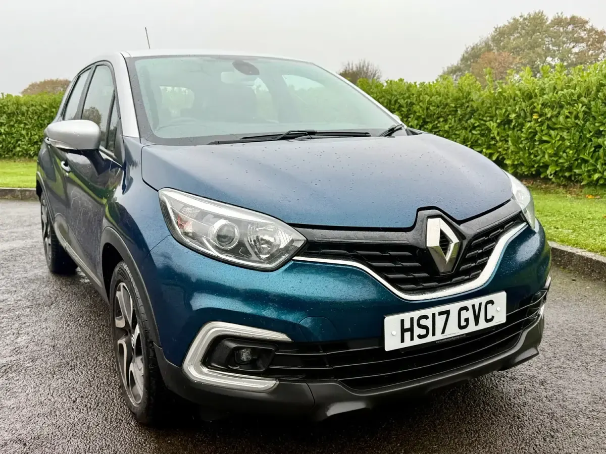Used Renault Captur Dynamique 90 HP (66 kW) 2017 Blue SUV