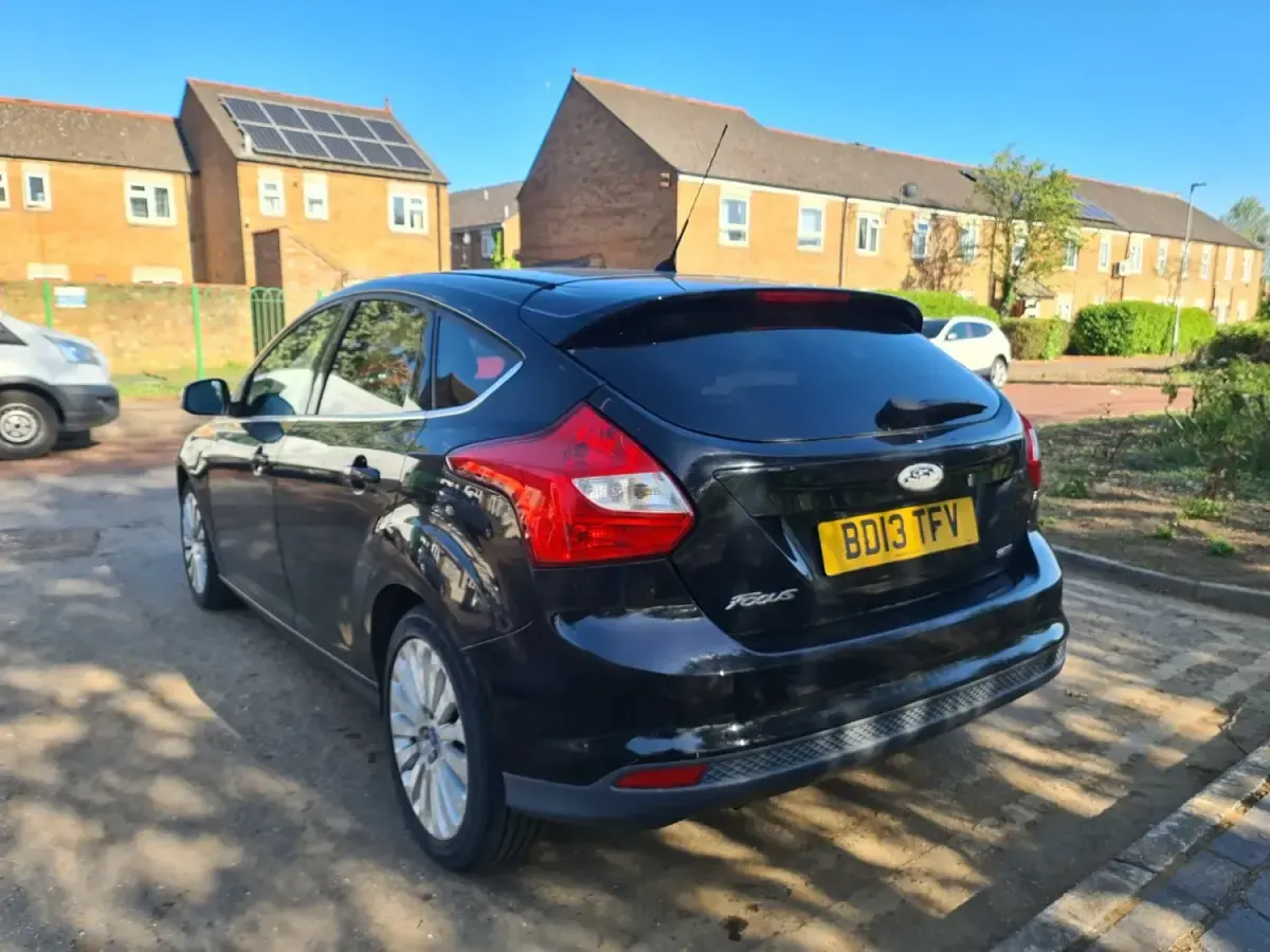 Usado Ford Focus Zetec 2013 Preto Citadino