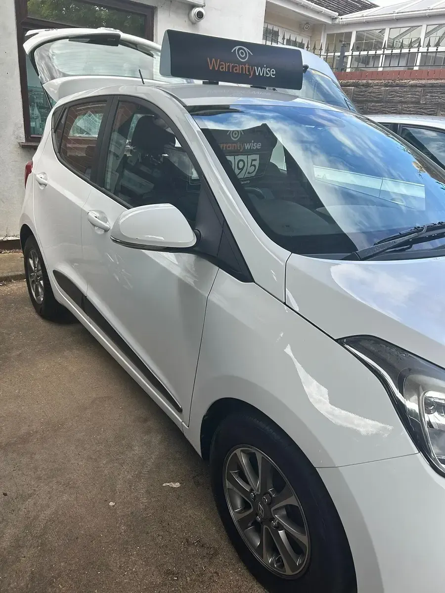 Used Hyundai i10 Premium 67 HP (49 kW) 2015 White Hatchback