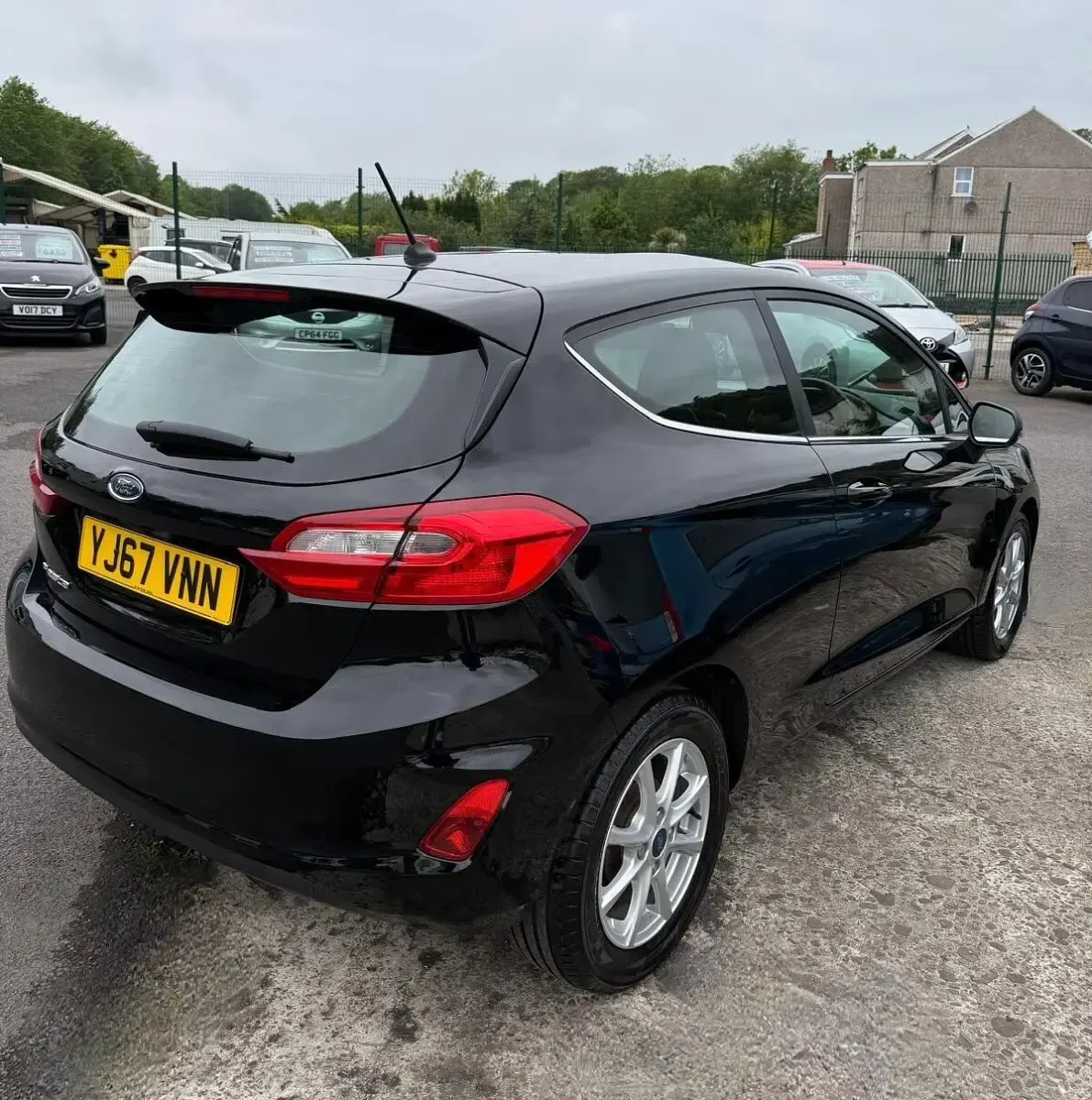 Usado Ford Fiesta Zetec 70 HP (51 kW) 2017 Preto Citadino