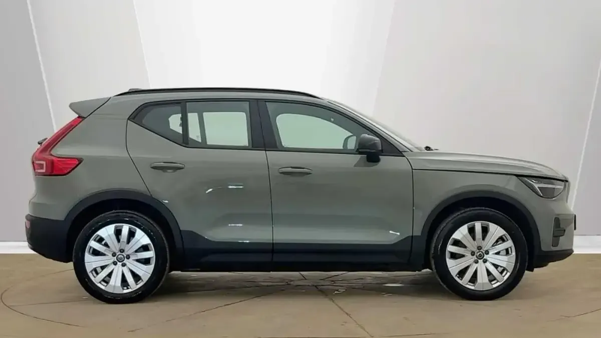 Used Volvo EX40 Core 175 kW (238 HP) 2024 Green SUV