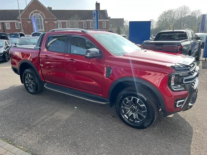 Begagnad Ford Ranger Wildtrack 2025 Röd Pickup