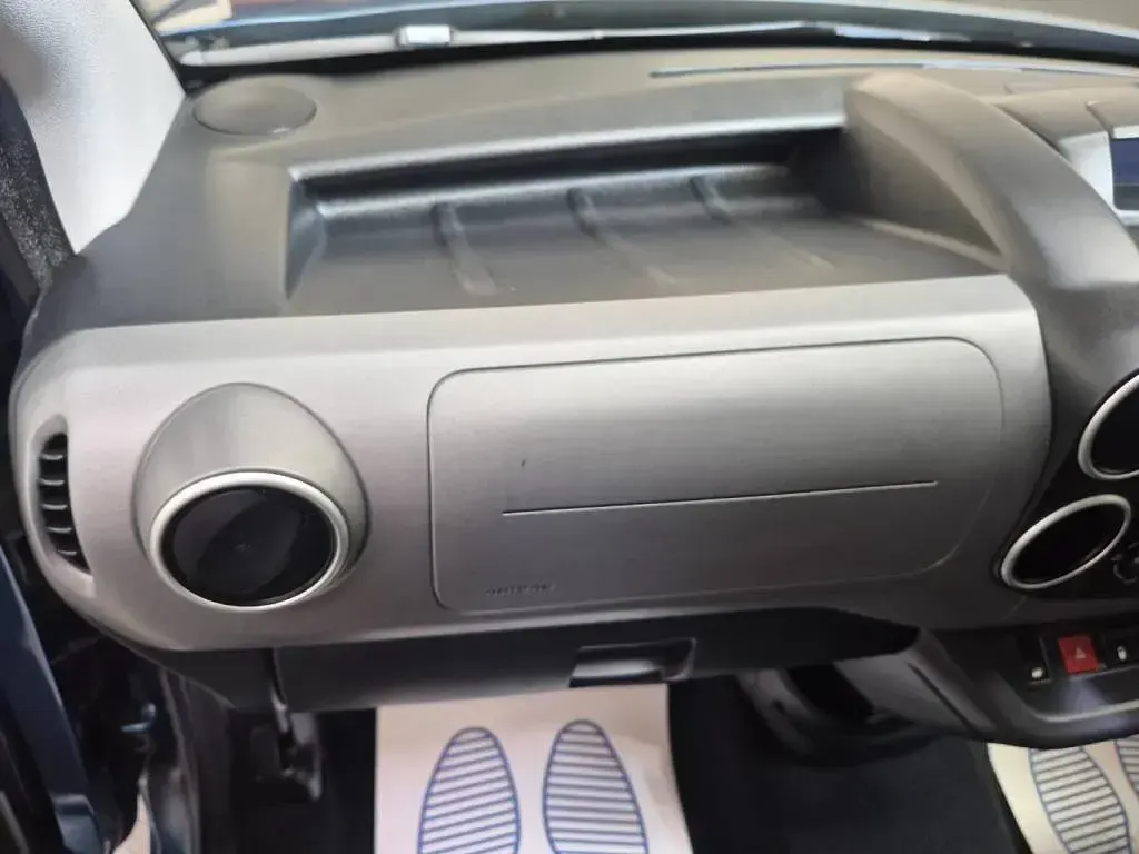 Used Peugeot Partner Allure 2017 Blue MPV