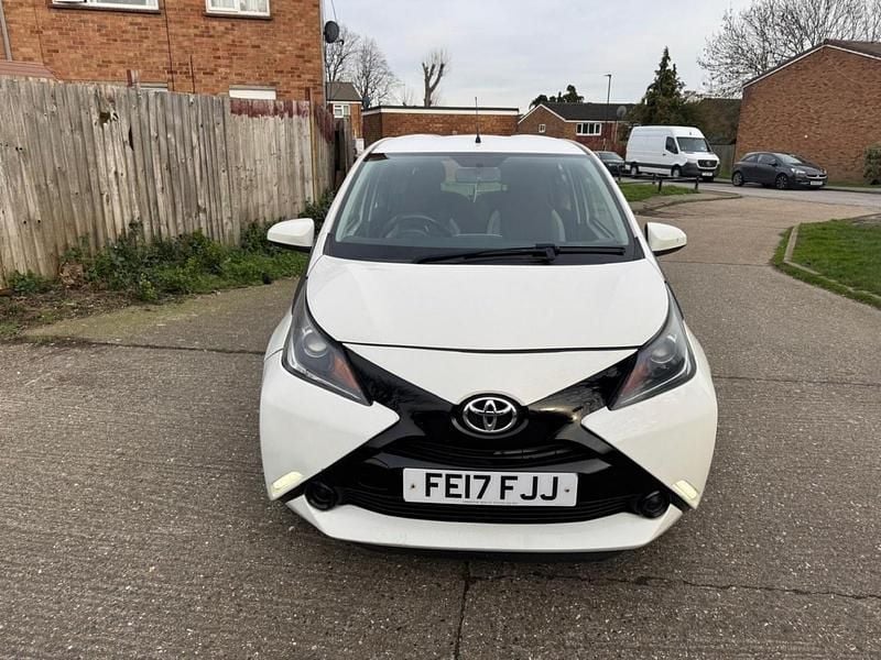 Used Toyota Aygo X-play 69 HP (50 kW) 2017 White Hatchback