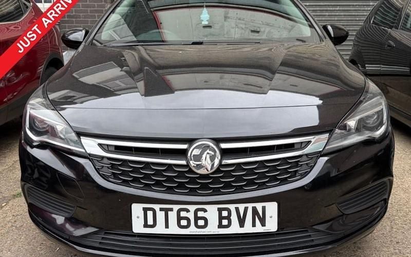 Used 2018 Vauxhall Astra Design Edition Hatchback | £6,495 (Good price) - Image 1/1