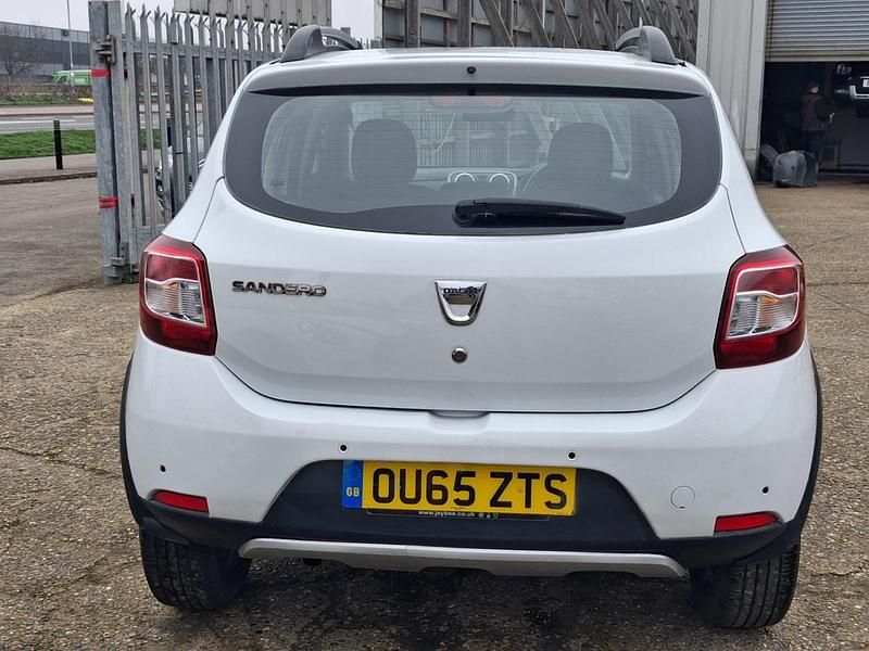 Used Dacia Sandero Lauréate 2015 White Hatchback