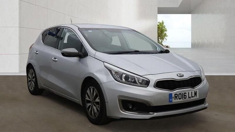 Used Kia Ceed 134 HP (98 kW) 2016 Silver Hatchback