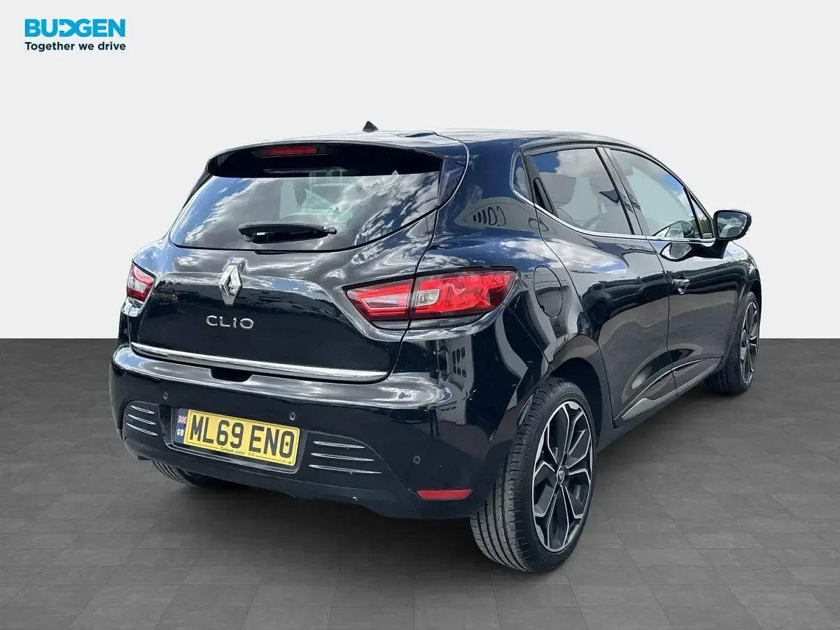 Used Renault Clio Iconic 90 HP (66 kW) 2019 Black Hatchback