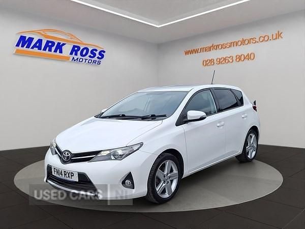 Used Toyota Auris Sport 132 HP (97 kW) 2014 White Hatchback