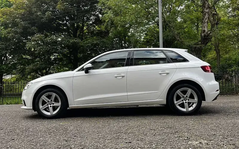 Used Audi A3 Sportback Advanced 150 HP (110 kW) 2018 White Hatchback