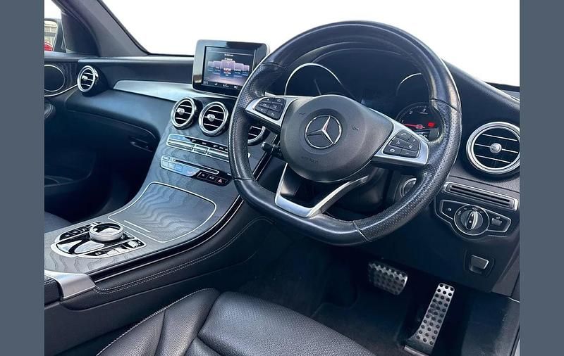 Used Mercedes GLC250 AMG Line Premium 200 HP (147 kW) 2019 Grey SUV