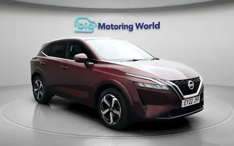 Used Nissan Qashqai N-Connecta 140 HP (102 kW) 2022 Red SUV