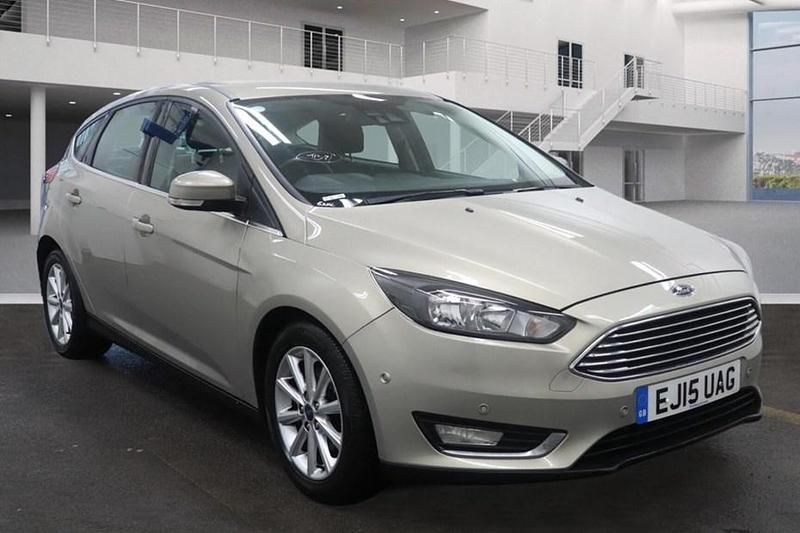 Used Ford Focus Titanium 125 HP (91 kW) 2015 Silver Hatchback