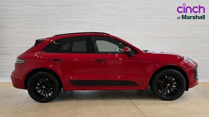 Used Porsche Macan 440 HP (323 kW) 2024 Red SUV