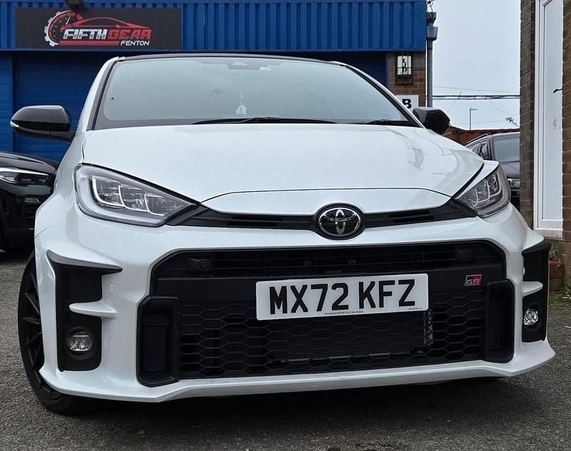 Used Toyota Yaris Edition 116 HP (85 kW) 2024 White Hatchback