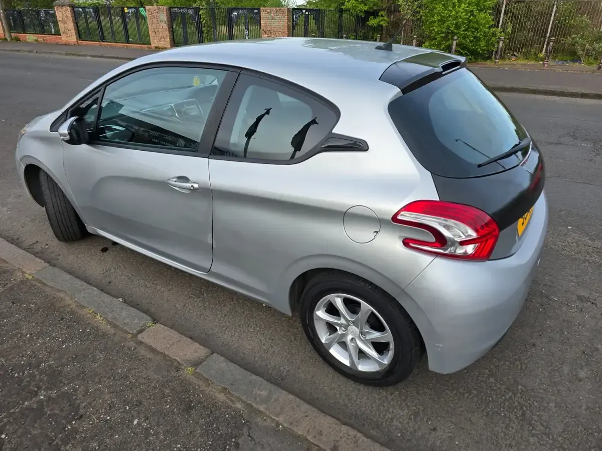 Used Peugeot 208 Active 82 HP (60 kW) 2013 Silver Hatchback
