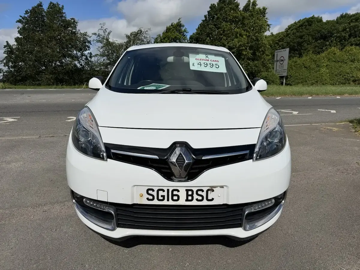 Used Renault Scénic Dynamique 2016 White MPV