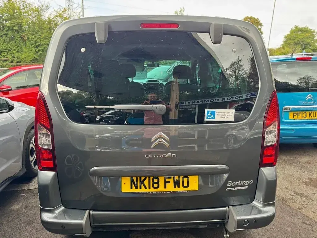 Used Citroën Berlingo Feel 99 HP (72 kW) 2018 Grey MPV