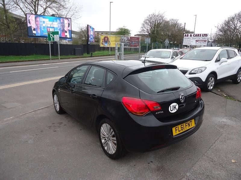 Used Vauxhall Astra Excite 115 HP (84 kW) 2011 Black Hatchback