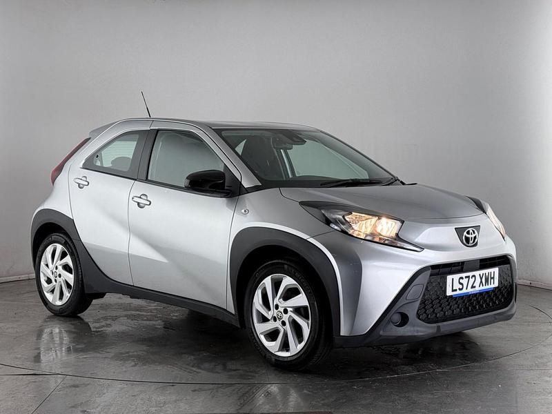Used Toyota Aygo X PURE 72 HP (52 kW) 2022 Silver SUV