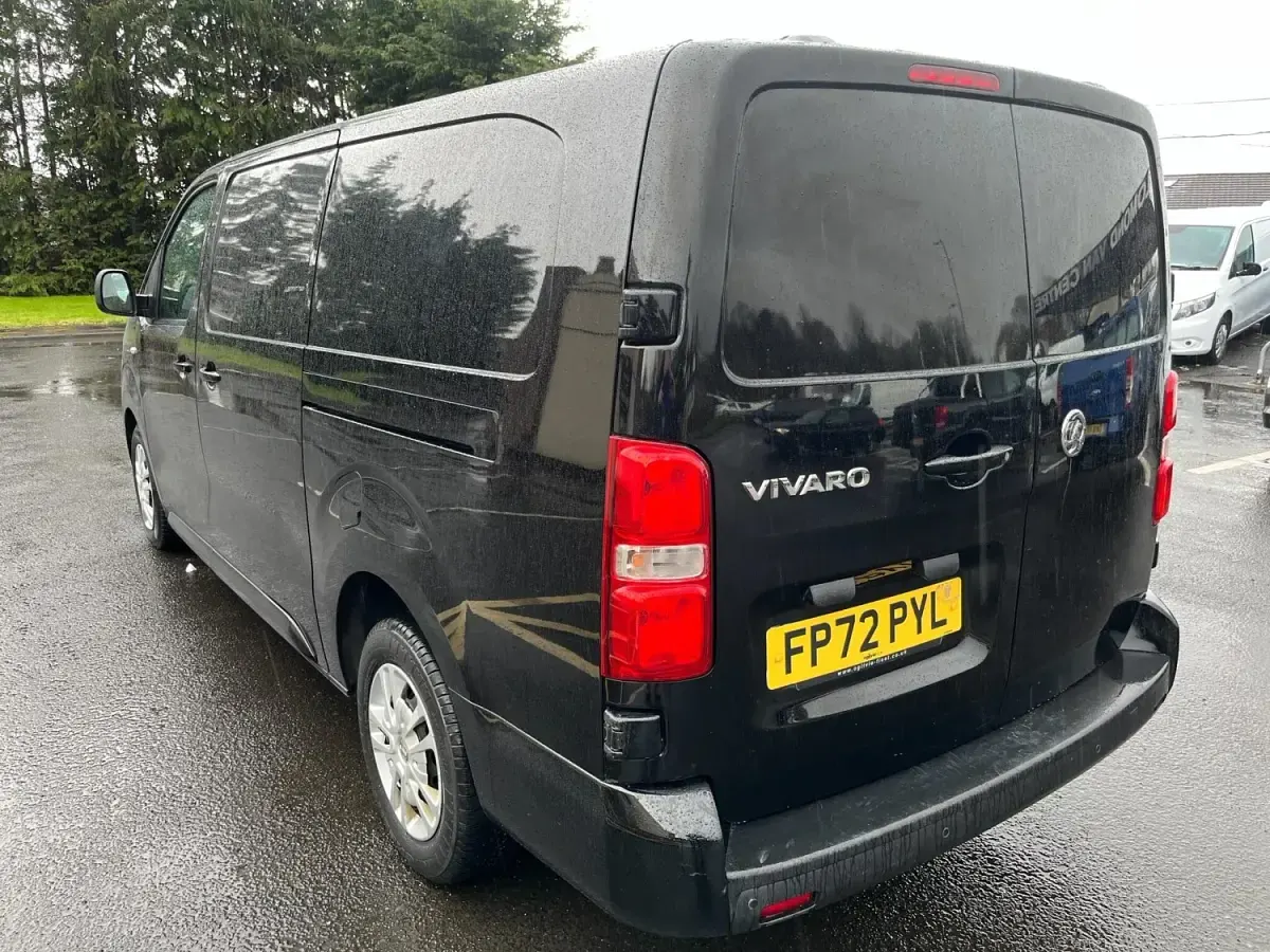 Używany Vauxhall Vivaro Sportive 150 KM (110 kW) 2023 Czarny Minivan