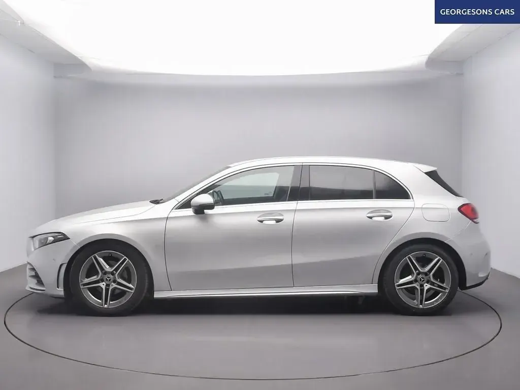 Begagnad Mercedes A180 Executive 136 HK (100 kW) 2021 Silver Halvkombi