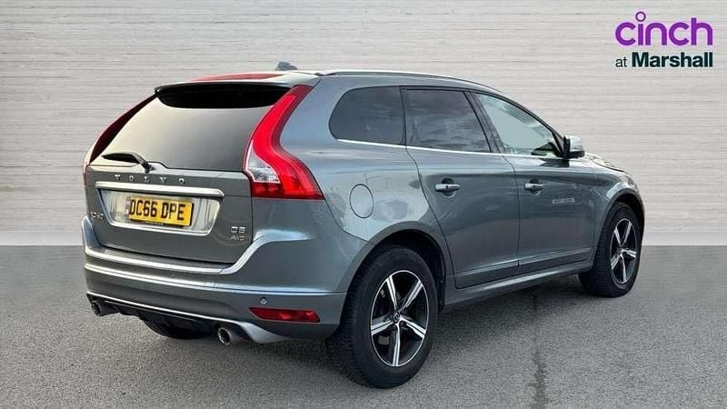 Used Volvo XC60 R-Design 220 HP (161 kW) 2017 Grey SUV