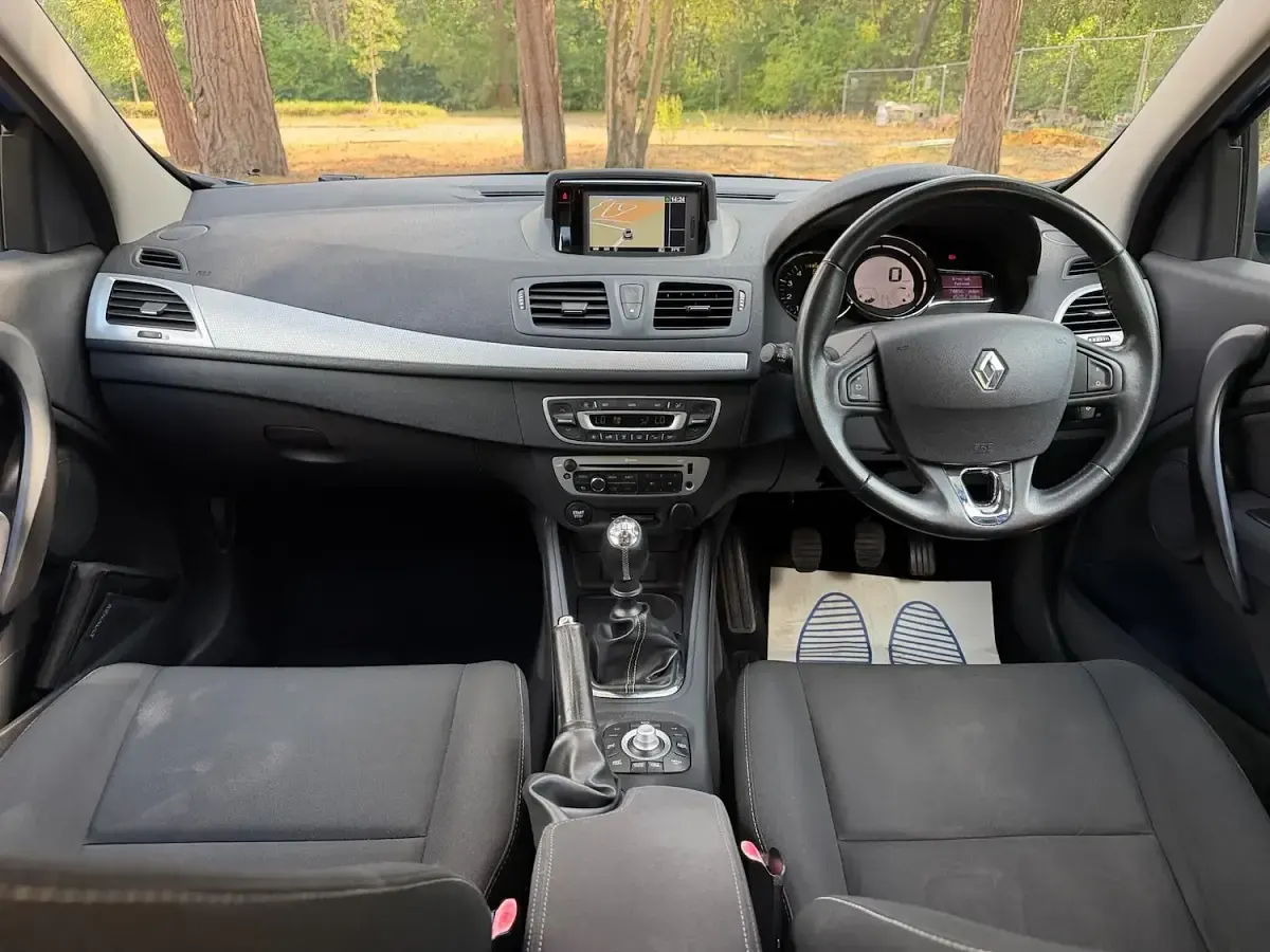 Used Renault Mégane GrandTour Dynamique 110 HP (80 kW) 2014 Blue Estate