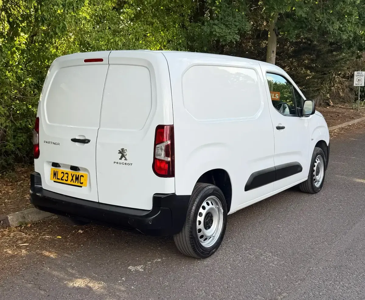 Used Peugeot Partner 131 HP (96 kW) 2023 White MPV
