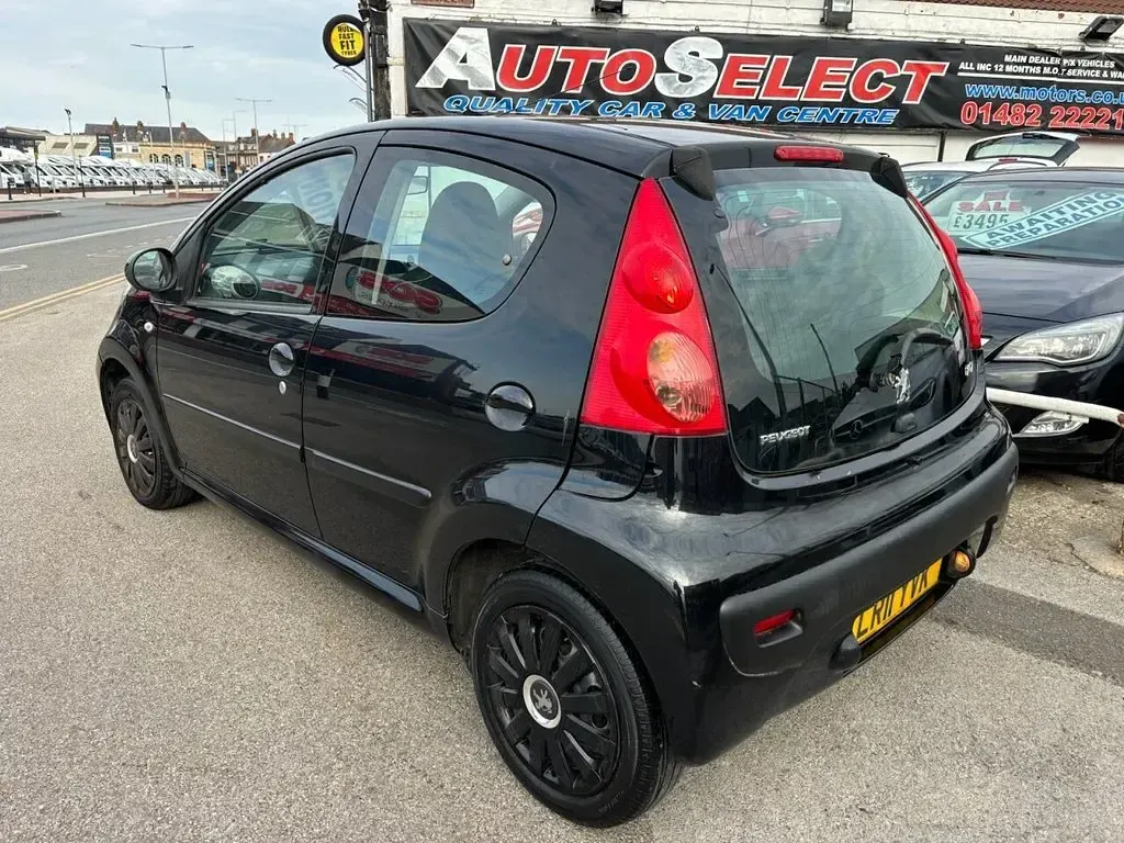 Used Peugeot 107 68 HP (50 kW) 2011 Black Hatchback
