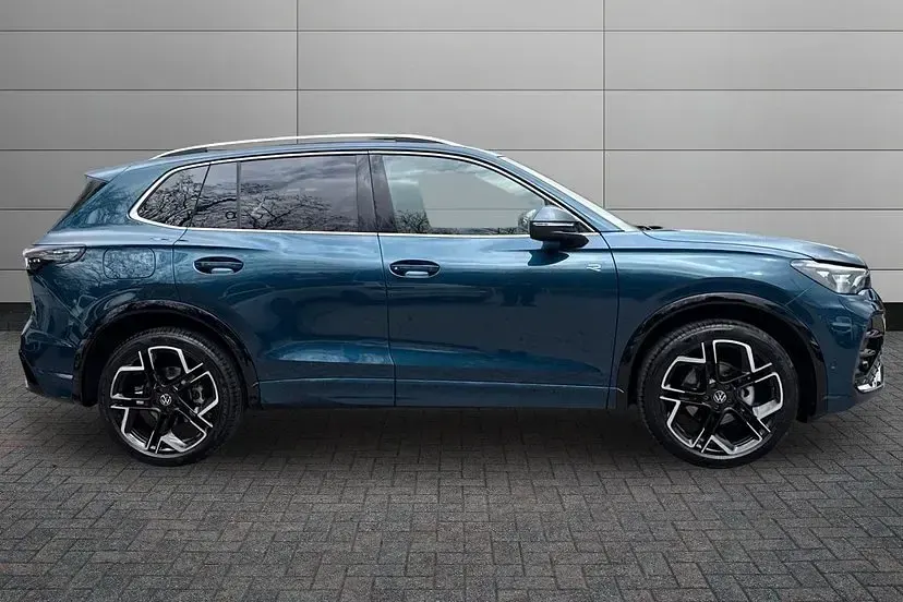 New VW Tiguan R-line 150 HP (110 kW) 2026 Nightshade blue SUV