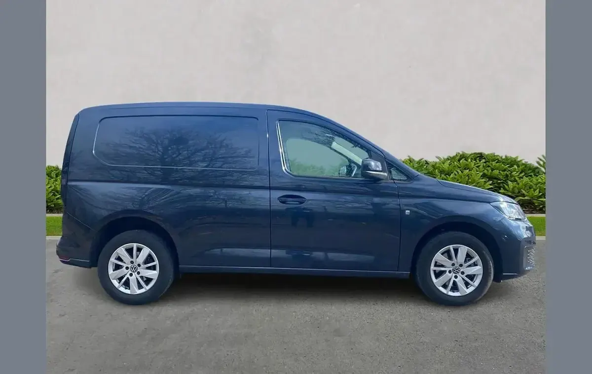 Used VW Caddy Pro 114 HP (83 kW) 2025 Blue MPV