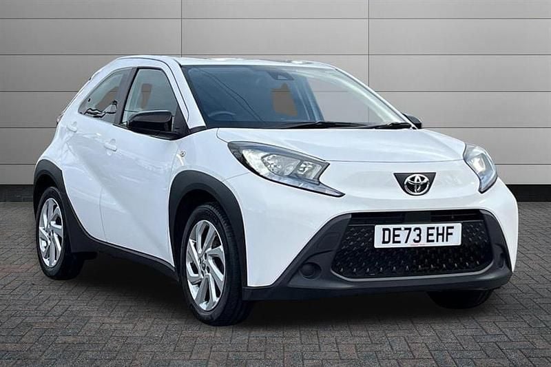 White Used 2023 Toyota Aygo PURE Hatchback | £12,850 (Fair price) - Image 1/4