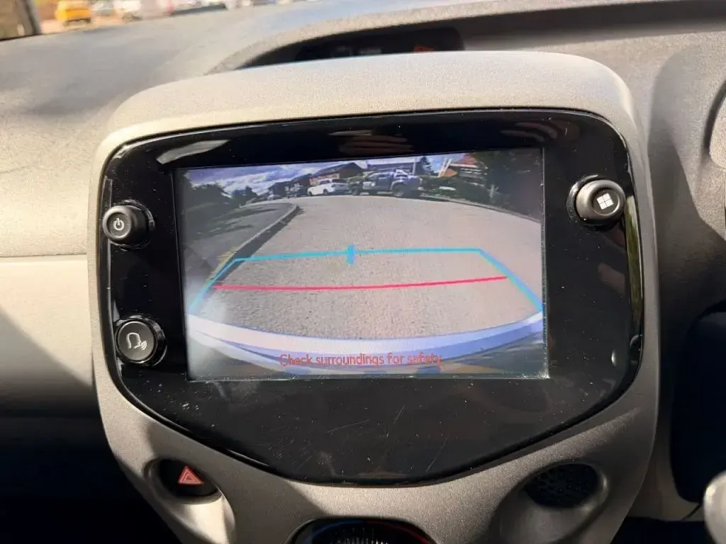 Second-hand Toyota Aygo X-play 72 CP (52 kW) 2020 Negru Hatchback