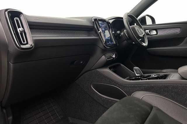 Used Volvo XC40 R-Design Pro 244 HP (179 kW) 2020 Red SUV