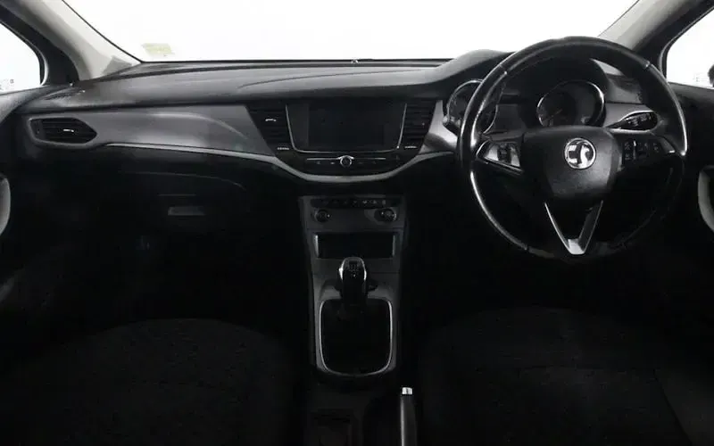 Used Vauxhall Astra Business Edition 131 HP (96 kW) 2021 Silver Estate