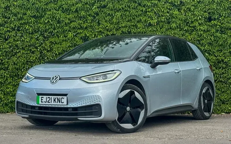 Usado VW ID.3 Pro Performance 150 kW (204 CV) 2021 Plateado Utilitario