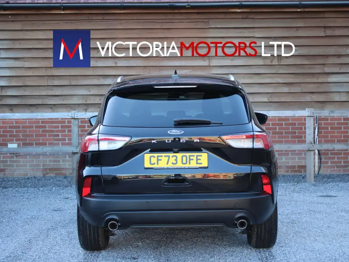 Käytetty Ford Kuga Titanium 150 HP (110 kW) 2024 Musta Katumaasturi