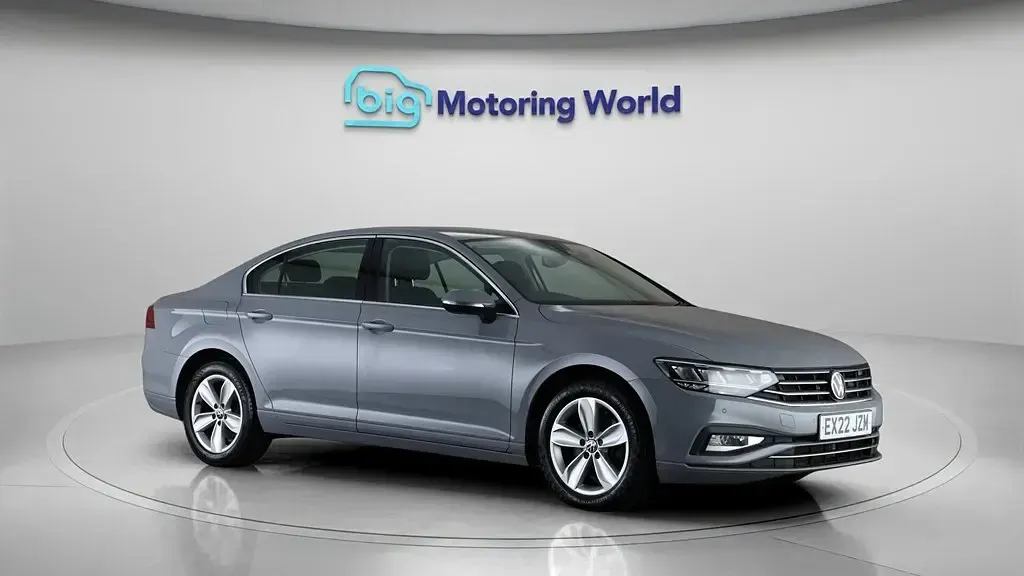 Usado VW Passat SE 150 HP (110 kW) 2022 Cinzento Carrinha