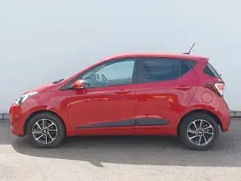 Used Hyundai i10 Premium 66 HP (48 kW) 2017 Red Hatchback