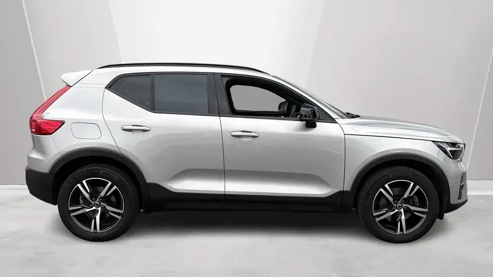 Usado Volvo XC40 Plus 161 CV (118 kW) 2023 Plateado SUV