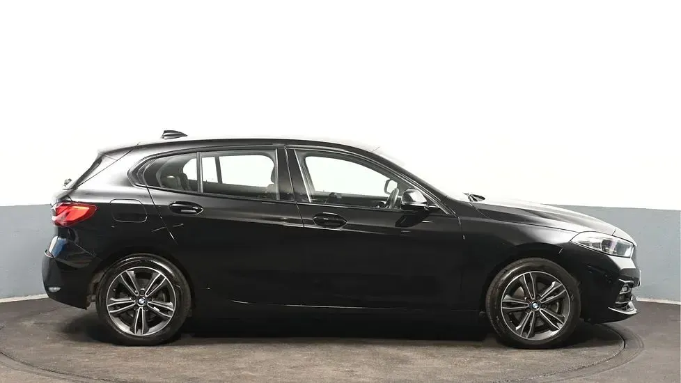 Used BMW 118 Sport Line 138 HP (101 kW) 2020 Black Hatchback