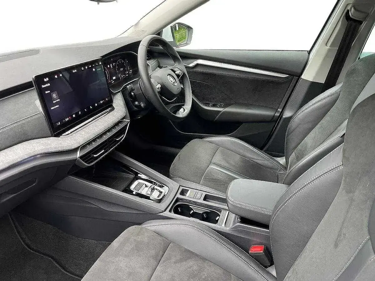 Used Skoda Octavia SE L 150 HP (110 kW) 2024 White Estate