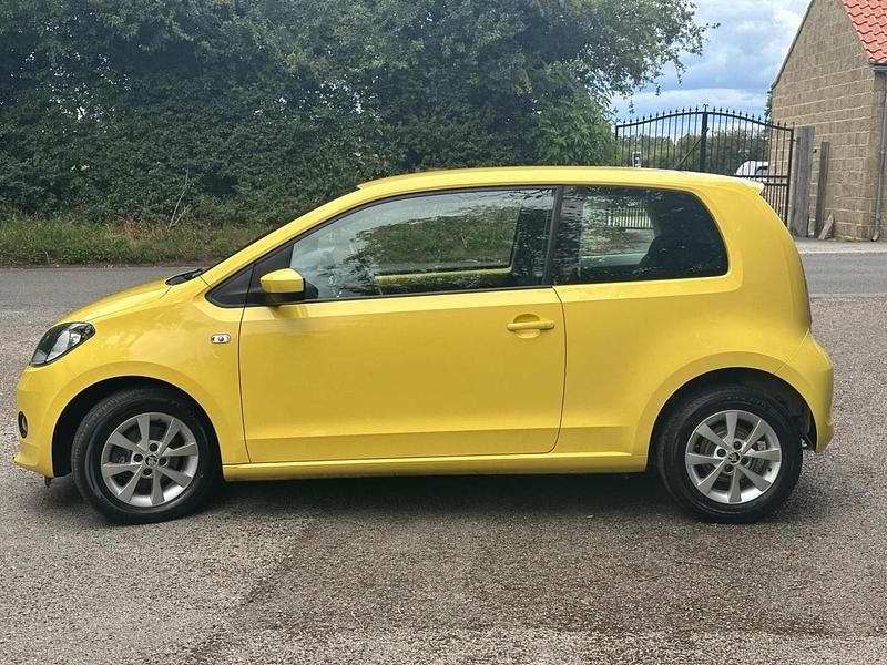 Used Skoda Citigo Elegance 75 HP (55 kW) 2015 Yellow Hatchback
