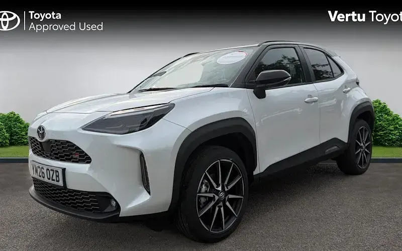 New Toyota Yaris Hybrid Sport 131 HP (96 kW) 2026 Platinum white pearl bitone (premium paint) Estate