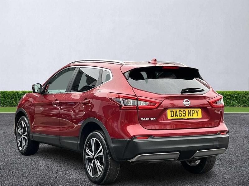 Used Nissan Qashqai N-Connecta 2019 Red SUV