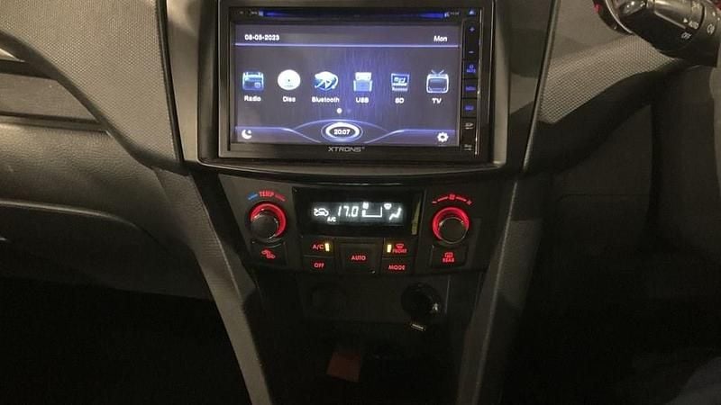 Used Suzuki Swift SZ4 94 HP (69 kW) 2012 White Hatchback