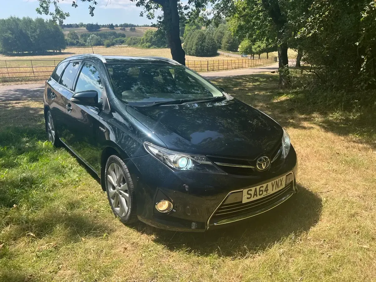 Used Toyota Auris Hybrid 2014 Black Estate