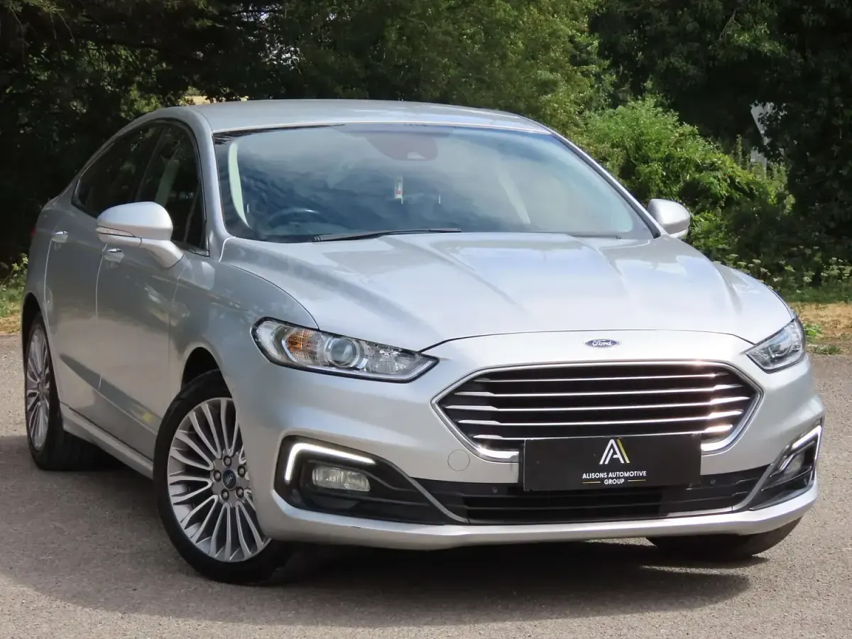 Used Ford Mondeo Titanium 150 HP (110 kW) 2019 Silver Hatchback